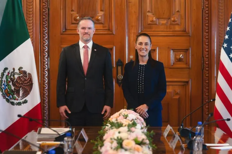 Sheinbaum recibe a enviados de EU para acelerar revisión del T-MEC