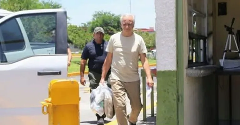 Víctor Rodríguez, exdirector de Pemex, sale de prisión
