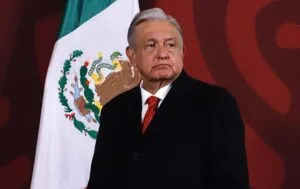 Ana Lilia Rivera alerta por supuesto riesgo contra AMLO