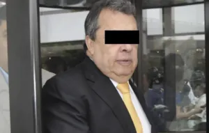 La Fiscalía acusa a Ángel Aguirre de ordenar ocultar evidencia del caso Ayotzinapa.