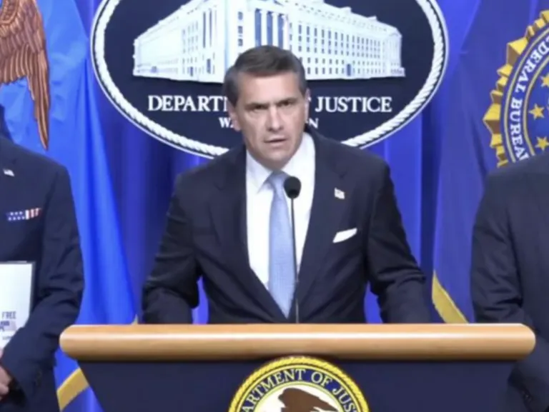 El Departamento de Justicia de Estados Unidos en rueda de prensa.