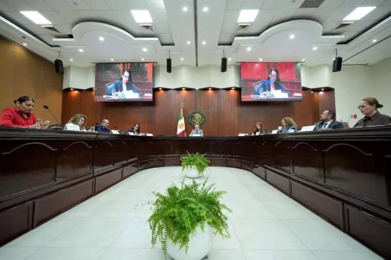 Congreso aprueba nueva solicitud de licencia indefinida de Rubén Rocha