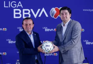 Mikel Arriola durante un evento oficial de la Federación Mexicana de Fútbol.