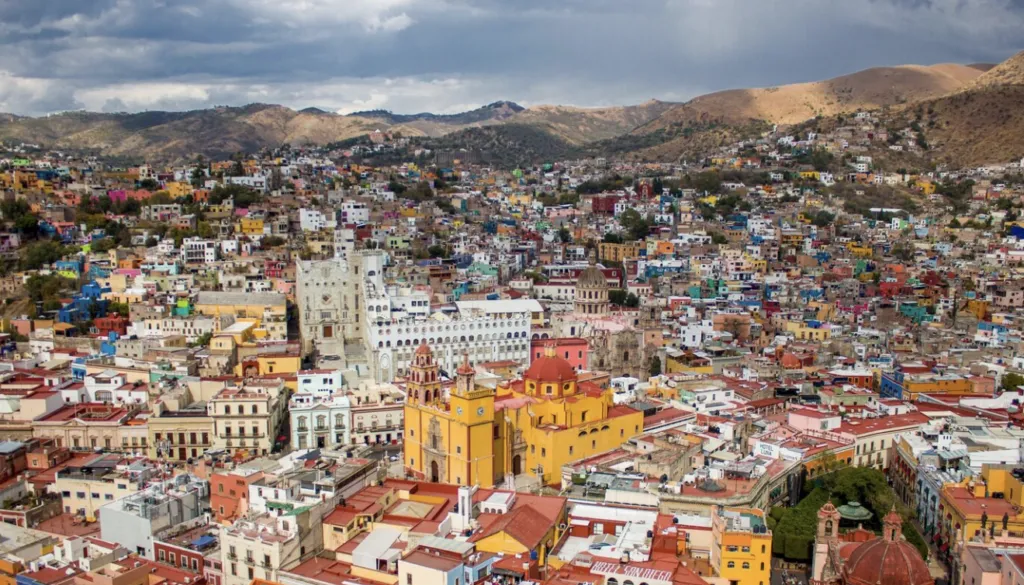 Autoridades de Guanajuato utilizan tecnología, videovigilancia y análisis de datos como parte de la estrategia de seguridad estatal.