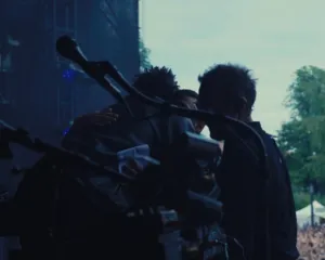 Integrantes de Massive Attack muestraron una bandera palestina durante su concierto en Singapur.