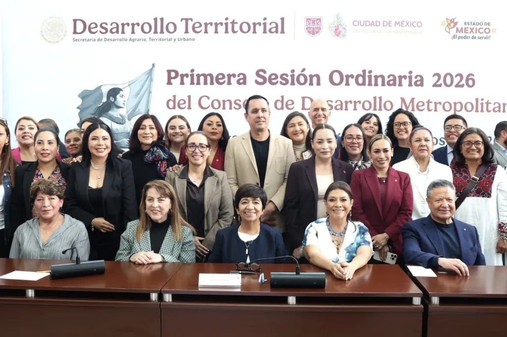 Autoridades de la Ciudad de México, Estado de México, Hidalgo y Morelos durante una reunión sobre la propuesta de crear una Policía Metropolitana.