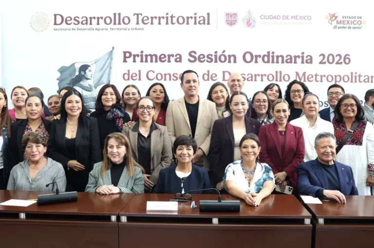 Autoridades de la Ciudad de México, Estado de México, Hidalgo y Morelos durante una reunión sobre la propuesta de crear una Policía Metropolitana.