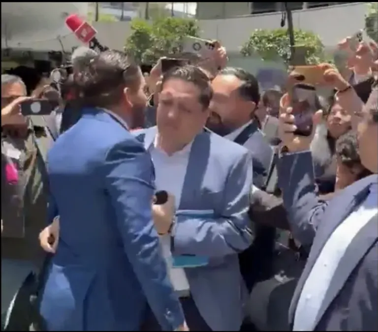 Zafarrancho en el Senado: PRI y Morena se agarran a empujones