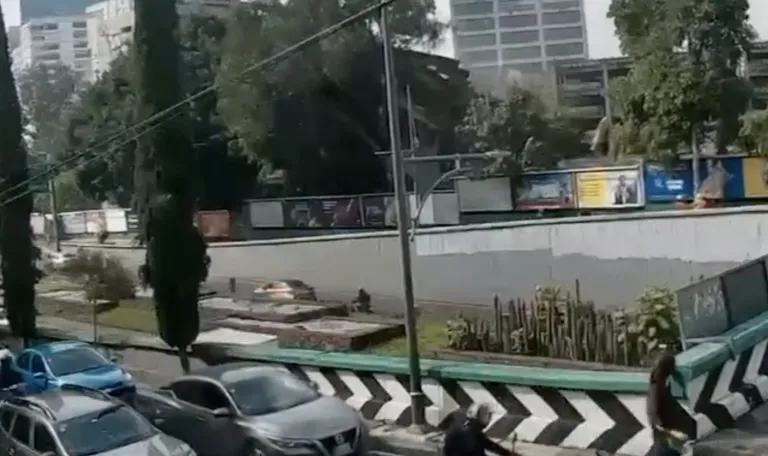 Colapso de edificio en demolición provoca cierre del Viaducto Miguel Alemán en la alcaldía Miguel Hidalgo.