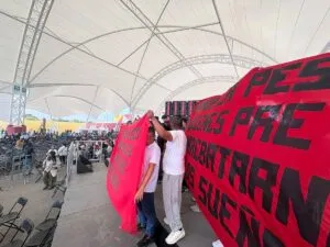 Normalistas y CNTE tensan la gira de Sheinbaum por Hidalgo y Oaxaca