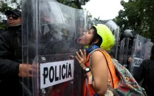 Amnistía Internacional condena la represión a manifestantes en Jalisco