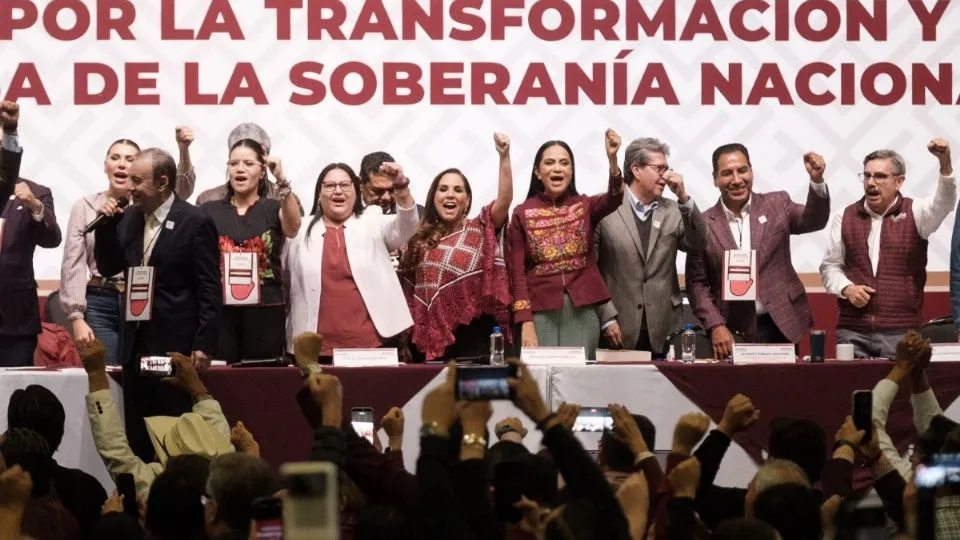 Morena aprueba política de alianzas rumbo a 2027 en medio de pugnas internas