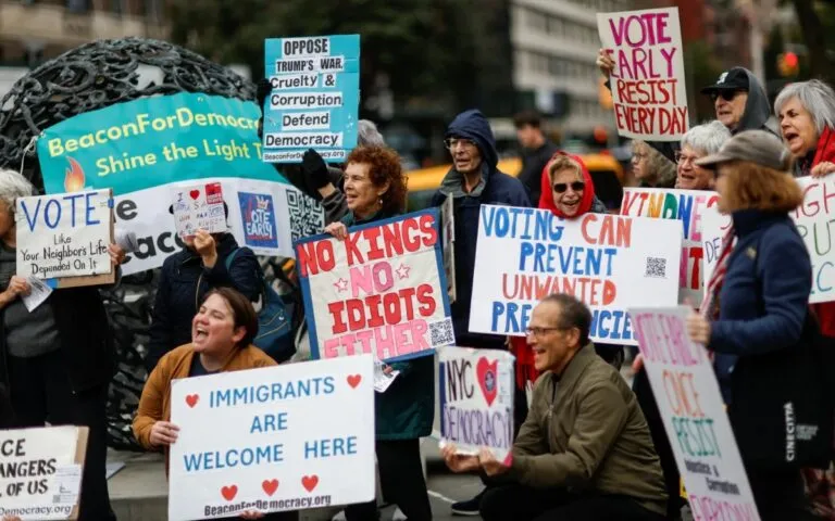 'No Kings': Protestas contra Trump impulsan el voto anticipado en EE.UU.