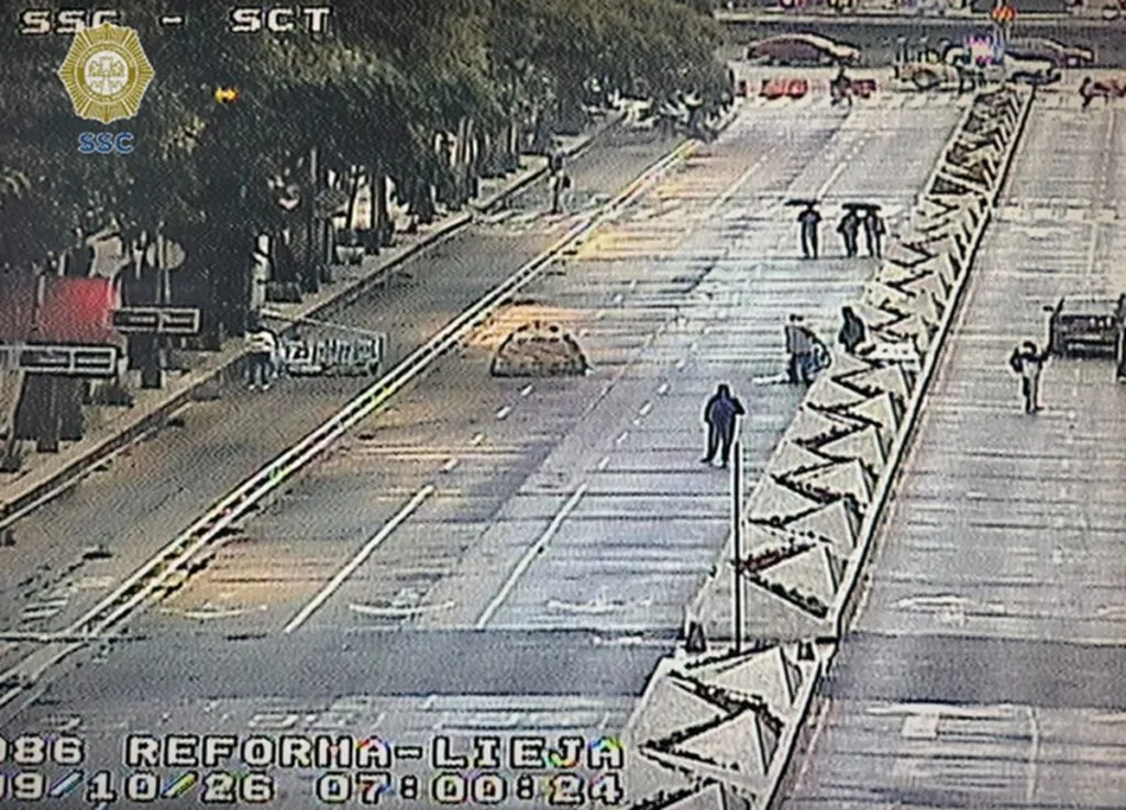 Trabajadores sindicalizados del IMSS mantienen plantón en Reforma