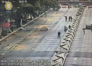 Trabajadores sindicalizados del IMSS mantienen plantón en Reforma