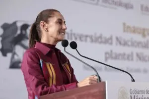 Sheinbaum reconoce desabasto de medicamentos y falta de prestaciones laborales en el IMSS